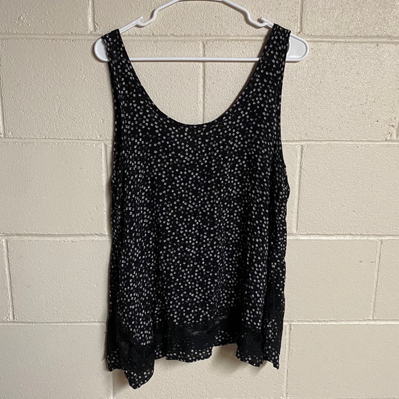 Mudd Black and White Spotted Lightweight Scoop Neck Tank with Lace, Size Medium - Picture 4 of 5